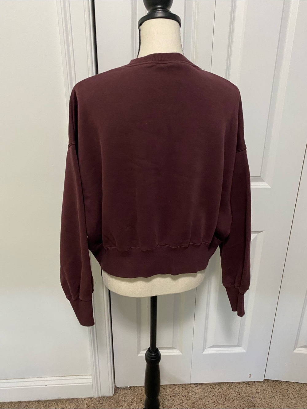 Nike Women's Dark Maroon Cropped Crew Sweatshirt - Picture 4 of 8